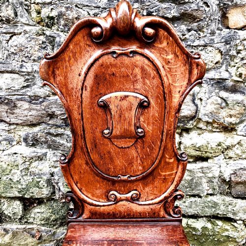 AN EARLY VICTORIAN OAK HALL CHAIR - ADDITIONAL PHOTO 4