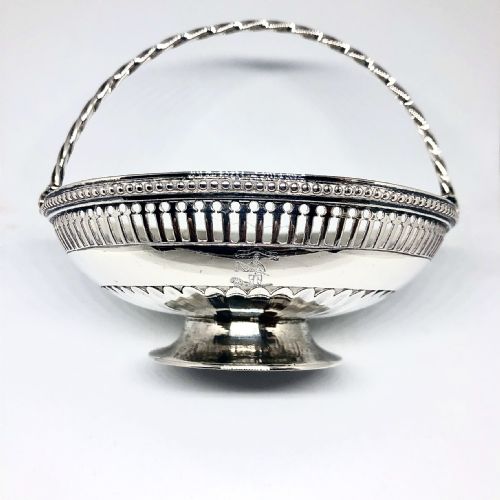 A GEORGE III SILVER SWEETMEAT BASKET CIRCA 1780 - ADDITIONAL PHOTO 2