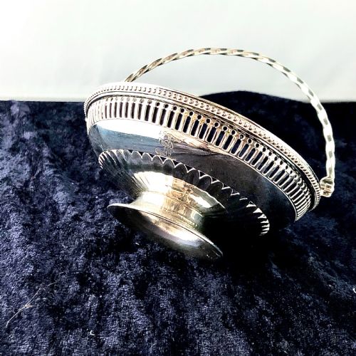 A GEORGE III SILVER SWEETMEAT BASKET CIRCA 1780 - ADDITIONAL PHOTO 4