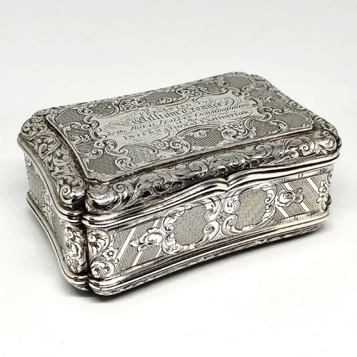 A FINE EARLY VICTORIAN SILVER PRESENTATION SNUFFBOX - ADDITIONAL PHOTO 2