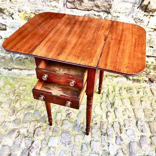 A SMALL REGENCY MAHOGANY SIDE TABLE - ADDITIONAL PHOTO 4