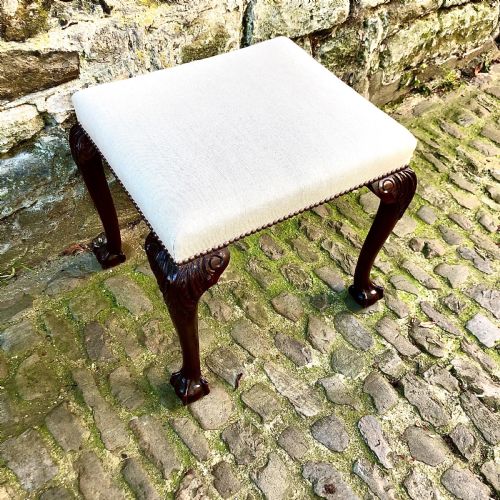 A LATE 19TH CENTURY MAHOGANY STOOL IN THE GEORGE II STYLE - ADDITIONAL PHOTO 3