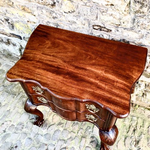 A PORTUGUESE MAHOGANY CHEST OF TWO DRAWERS - ADDITIONAL PHOTO 4