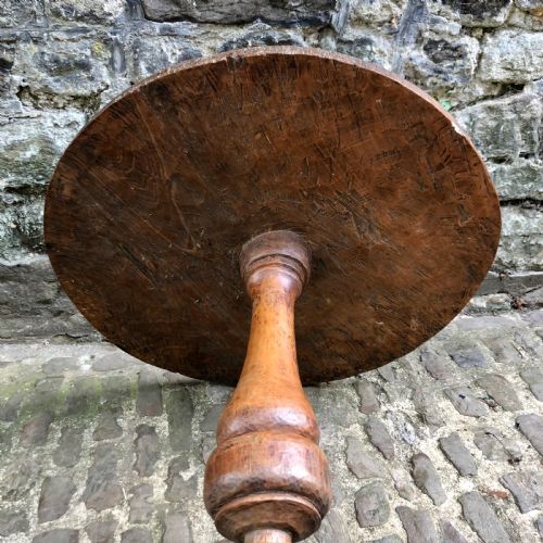 AN UNUSUAL ARTISAN MADE ELM TRIPOD TABLE - ADDITIONAL PHOTO 7