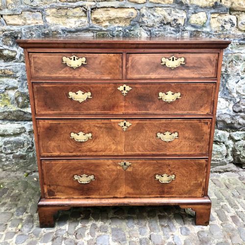 a george ii walnut chest of drawers - CATEGORY: ANTIQUE CHEST OF DRAWERS - DATED GEORGIAN