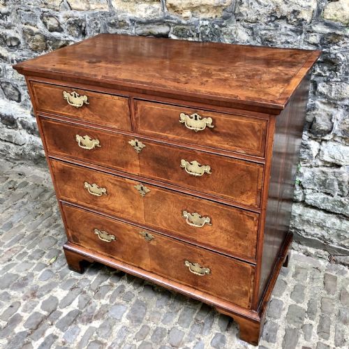 A GEORGE II WALNUT CHEST OF DRAWERS - ADDITIONAL PHOTO 1