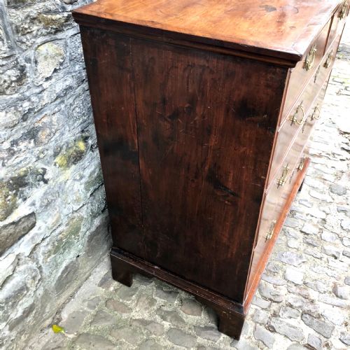A GEORGE II WALNUT CHEST OF DRAWERS - ADDITIONAL PHOTO 5