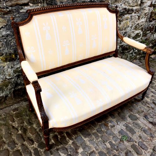 A SECOND EMPIRE WALNUT SOFA - ADDITIONAL PHOTO 4