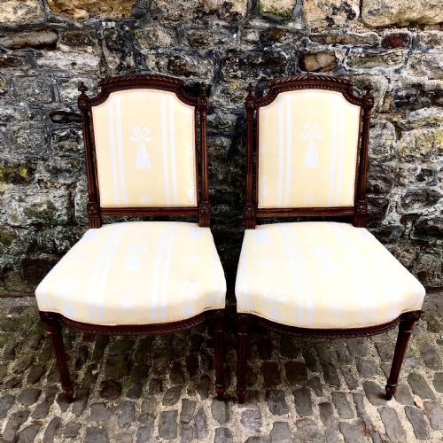 A PAIR OF SECOND EMPIRE WALNUT SIDE CHAIRS