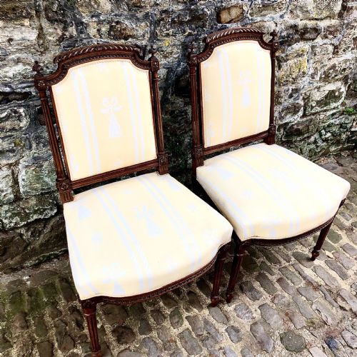 A PAIR OF SECOND EMPIRE WALNUT SIDE CHAIRS - ADDITIONAL PHOTO 2
