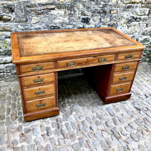 A LATE 19TH CENTURY MAHOGANY PEDESTAL DESK - ADDITIONAL PHOTO 2