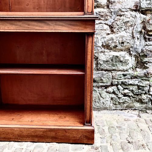 A FINE REGENCY MAHOGANY BOOKCASE - ADDITIONAL PHOTO 3