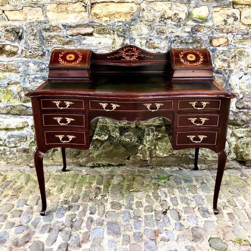 a fine late 19th century mahogany writing table desk - CATEGORY: ANTIQUE DESKS - DATED 1890