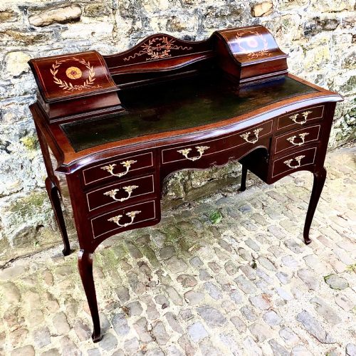 A FINE LATE 19TH CENTURY MAHOGANY WRITING TABLE DESK - ADDITIONAL PHOTO 3