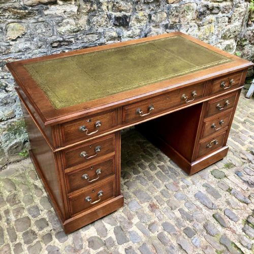 AN EDWARDIAN WALNUT PEDESTAL DESK - ADDITIONAL PHOTO 2