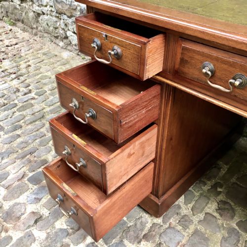 AN EDWARDIAN WALNUT PEDESTAL DESK - ADDITIONAL PHOTO 3