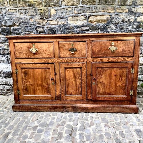 A GEORGIAN DRESSER BASE - ADDITIONAL PHOTO 1