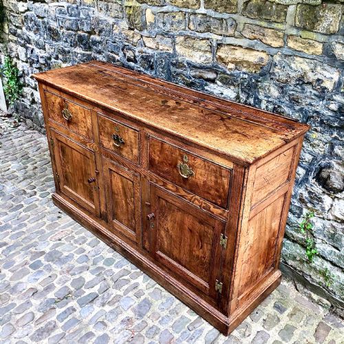 A GEORGIAN DRESSER BASE - ADDITIONAL PHOTO 3