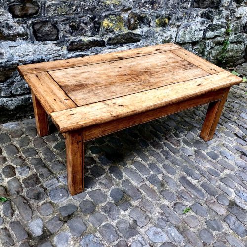 AN EARLY 20TH CENTURY SYCAMORE LOW OR COFFEE TABLE - ADDITIONAL PHOTO 2