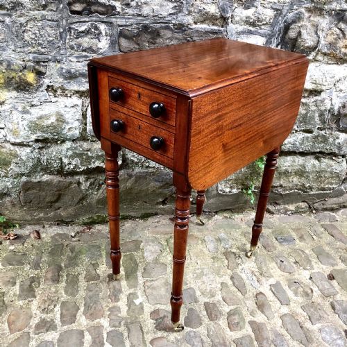 A REGENCY MAHOGANY PEMBROKE OR SIDE TABLE - ADDITIONAL PHOTO 3