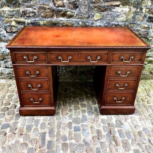 AN EDWARDIAN MAHOGANY PEDESTAL DESK - ADDITIONAL PHOTO 1