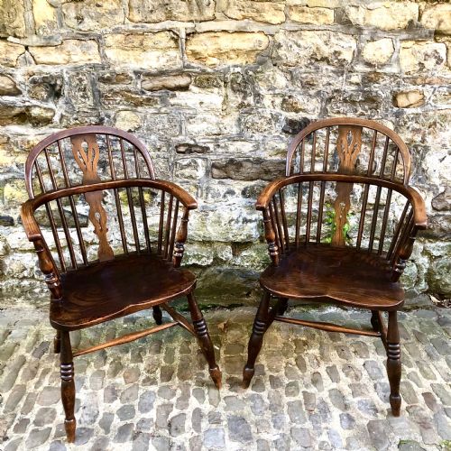 a pair of early 20th century windsor elbow chairs - CATEGORY: ANTIQUE CHAIRS - DATED 1900