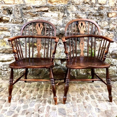 A PAIR OF EARLY 20TH CENTURY WINDSOR ELBOW CHAIRS - ADDITIONAL PHOTO 3