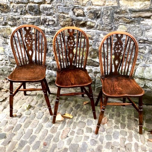 A SET OF SIX LATE 19TH CENTURY WINDSOR WHEELBACK CHAIRS - ADDITIONAL PHOTO 2