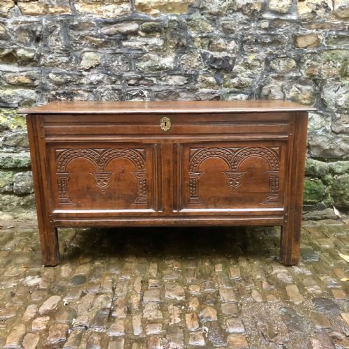 AN EARLY 18TH CENTURY OAK COFFER - ADDITIONAL PHOTO 5