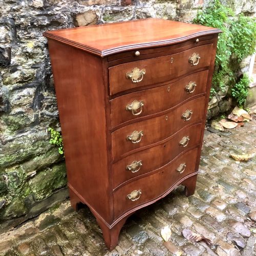 AN EDWARDIAN MAHOGANY CHEST OF DRAWERS - ADDITIONAL PHOTO 1