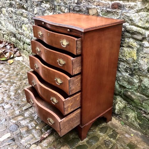 AN EDWARDIAN MAHOGANY CHEST OF DRAWERS - ADDITIONAL PHOTO 4