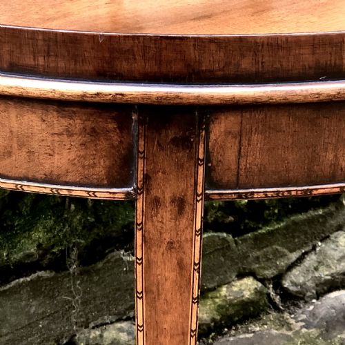 AN EDWARDIAN MAHOGANY TRAYTOP COFFEE TABLE - ADDITIONAL PHOTO 3