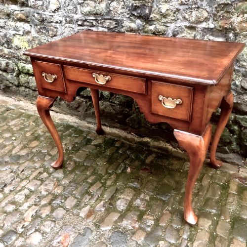 A LATE 19TH CENTURY WALNUT DRESSING TABLE - ADDITIONAL PHOTO 1