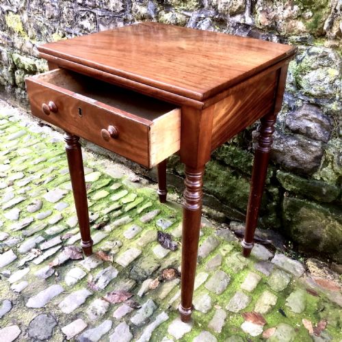 AN EARLY 19TH CENTURY MAHOGANY CARD TABLE - ADDITIONAL PHOTO 4