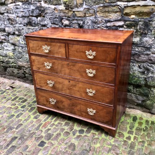 A GEORGE II WALNUT CHEST OF DRAWERS - ADDITIONAL PHOTO 1