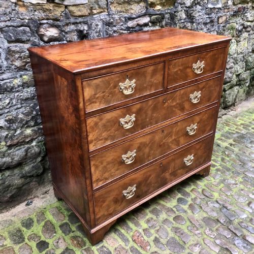 A GEORGE II WALNUT CHEST OF DRAWERS - ADDITIONAL PHOTO 2