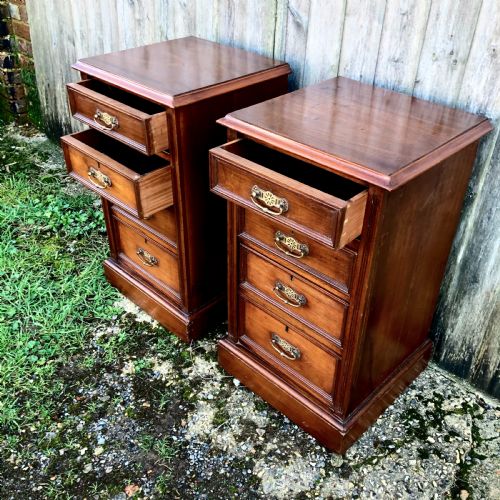 A PAIR OF EDWARDIAN MAHOGANY BEDSIDE TABLES - ADDITIONAL PHOTO 3