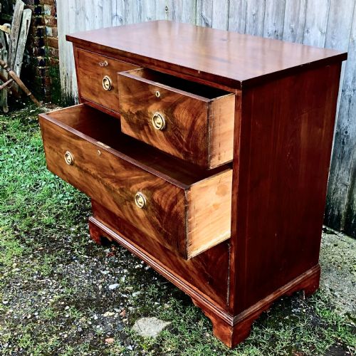 A GEORGE IV MAHOGANY CHEST OF DRAWERS - ADDITIONAL PHOTO 3