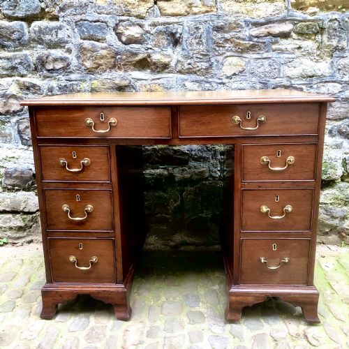 a small mid victorian mahogany kneehole desk - CATEGORY: ANTIQUE DESKS - DATED VICTORIAN
