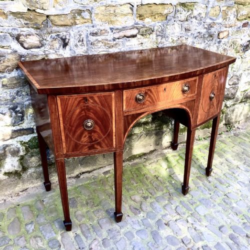 A FIND GEORGE III MAHOGANY BOWFRONTED SIDEBOARD - ADDITIONAL PHOTO 1