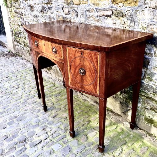 A FIND GEORGE III MAHOGANY BOWFRONTED SIDEBOARD - ADDITIONAL PHOTO 3