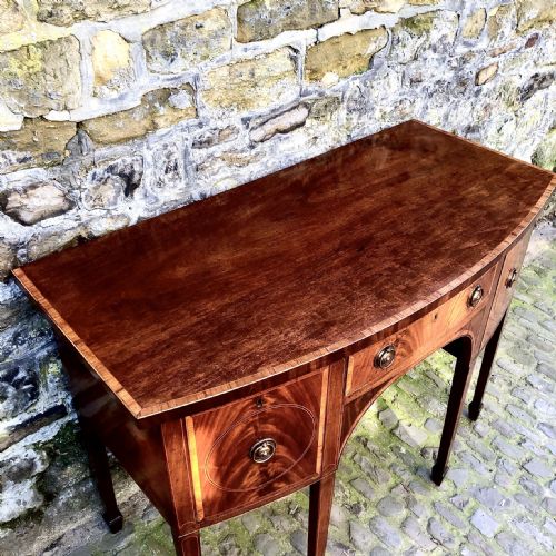 A FIND GEORGE III MAHOGANY BOWFRONTED SIDEBOARD - ADDITIONAL PHOTO 4