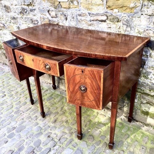 A FIND GEORGE III MAHOGANY BOWFRONTED SIDEBOARD - ADDITIONAL PHOTO 5