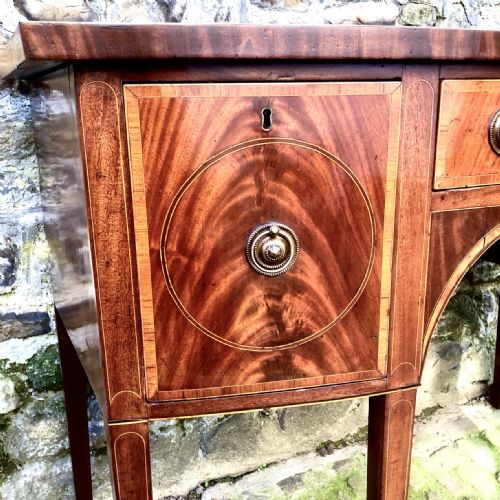 A FIND GEORGE III MAHOGANY BOWFRONTED SIDEBOARD - ADDITIONAL PHOTO 6