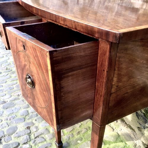 A FIND GEORGE III MAHOGANY BOWFRONTED SIDEBOARD - ADDITIONAL PHOTO 7