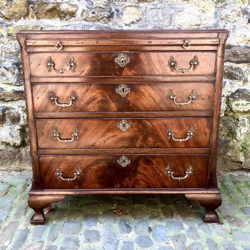 a mid 19th century mahogany bachelors chest - CATEGORY: ANTIQUE CHEST OF DRAWERS - DATED 1870