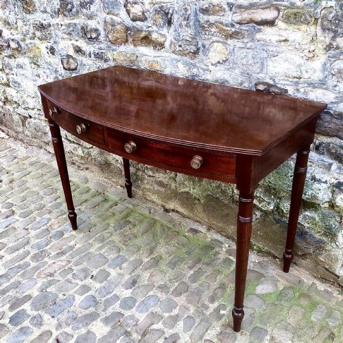 A GEORGE III MAHOGANY BOWFRONT SIDE TABLE - ADDITIONAL PHOTO 2