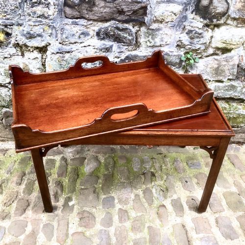 A SMALL MAHOGANY TRAYTOP COFFEE TABLE - ADDITIONAL PHOTO 3
