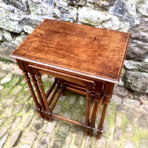 A LATE 19TH CENTURY MAHOGANY NEST OF THREE TABLES - ADDITIONAL PHOTO 3