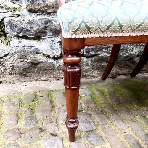 A SET OF SIX MID VICTORIAN WALNUT DINING CHAIRS - ADDITIONAL PHOTO 4